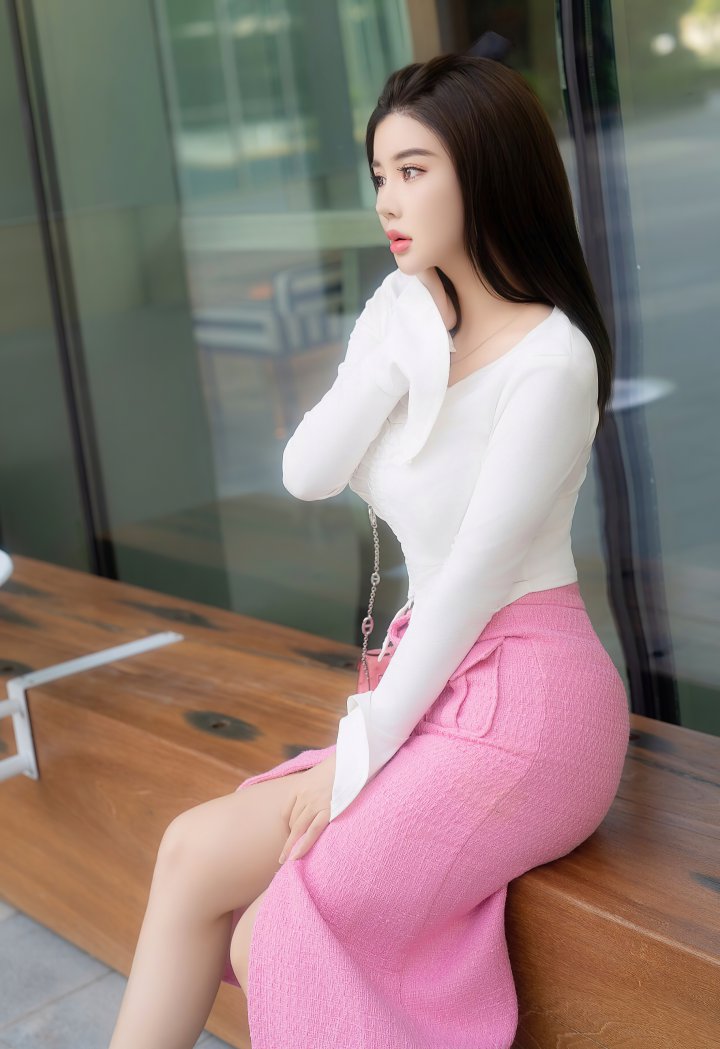 Adelaide Japanese escort Naru petite D-cup photo